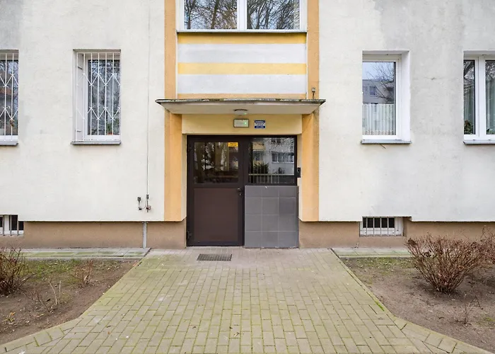 Zurominska Comfort By Bookinghost *